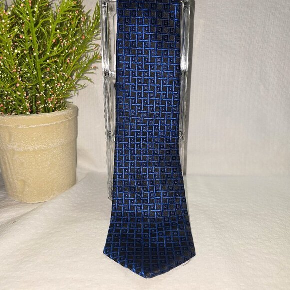 MENS SILK TIE BLACK WITH BLUE SQUARE DESIGN CLASSY TIE EXCELLENT CONDITION - Picture 1 of 5
